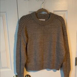 Abercrombie & Fitch Gray Knit Sweater